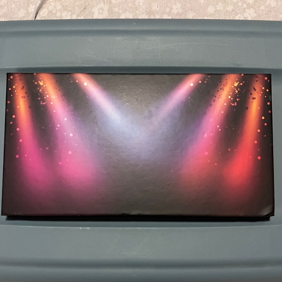 OPVBEAUTY London Spotlight Eyeshadow Palette - Picture 2 of 4